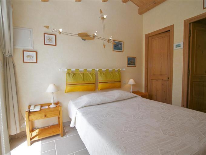 Locations De Vacances Le Clos Rhea Saint-Martin-de-Ré Rum bild